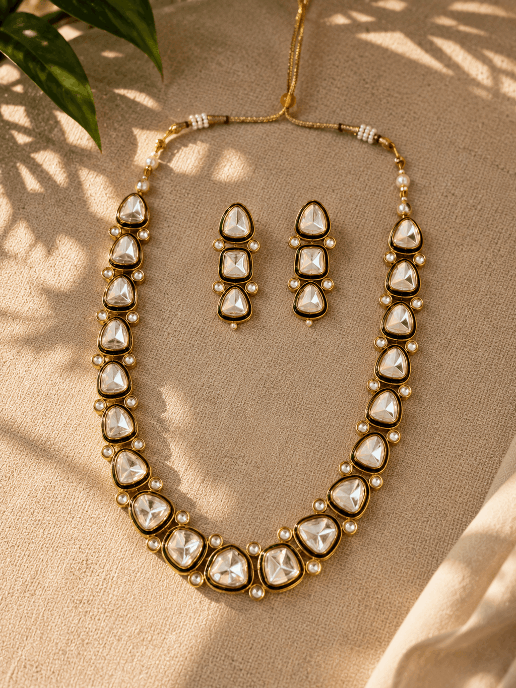 Minimal white pearls and stone choker set