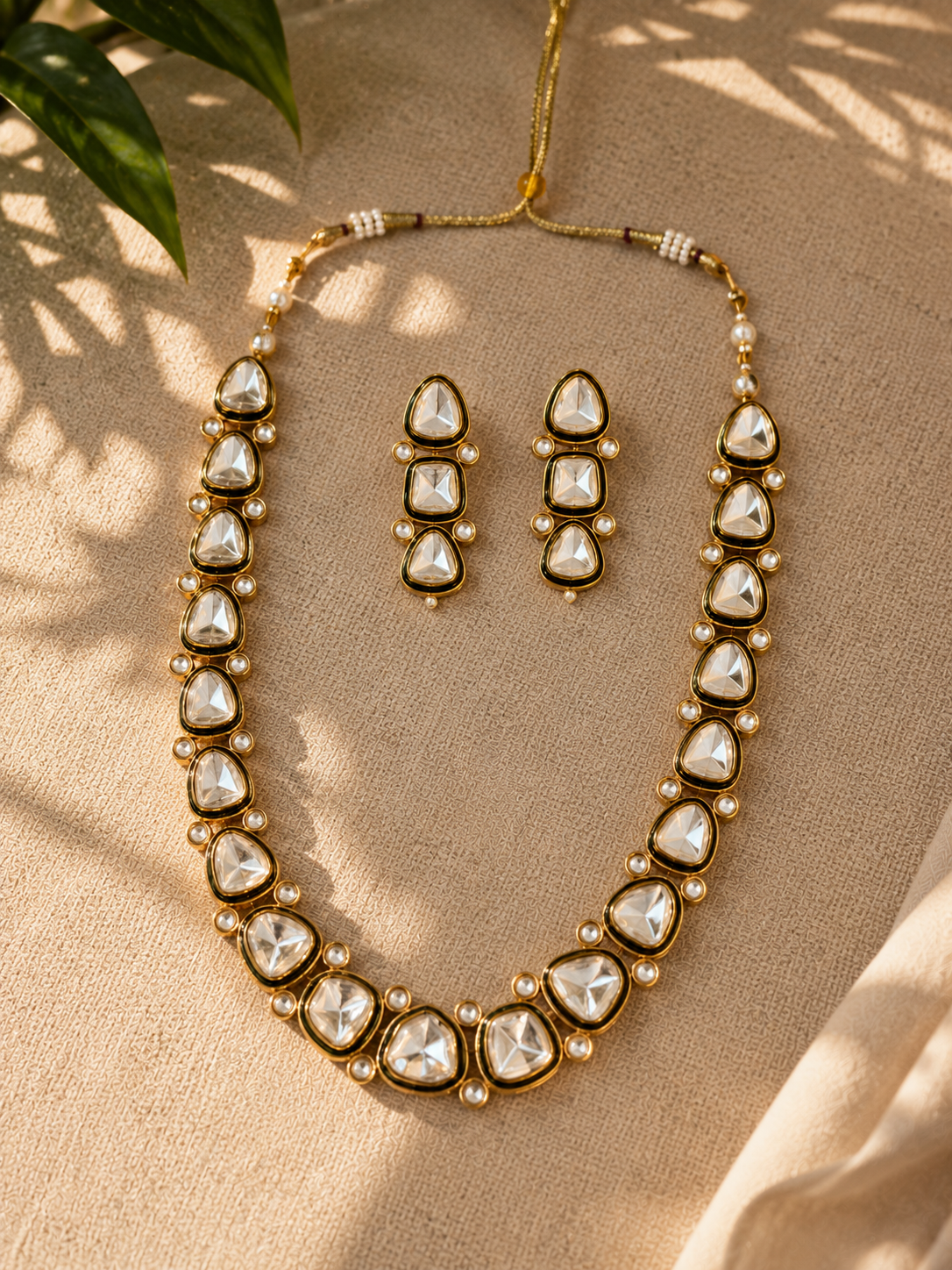 Minimal white pearls and stone choker set