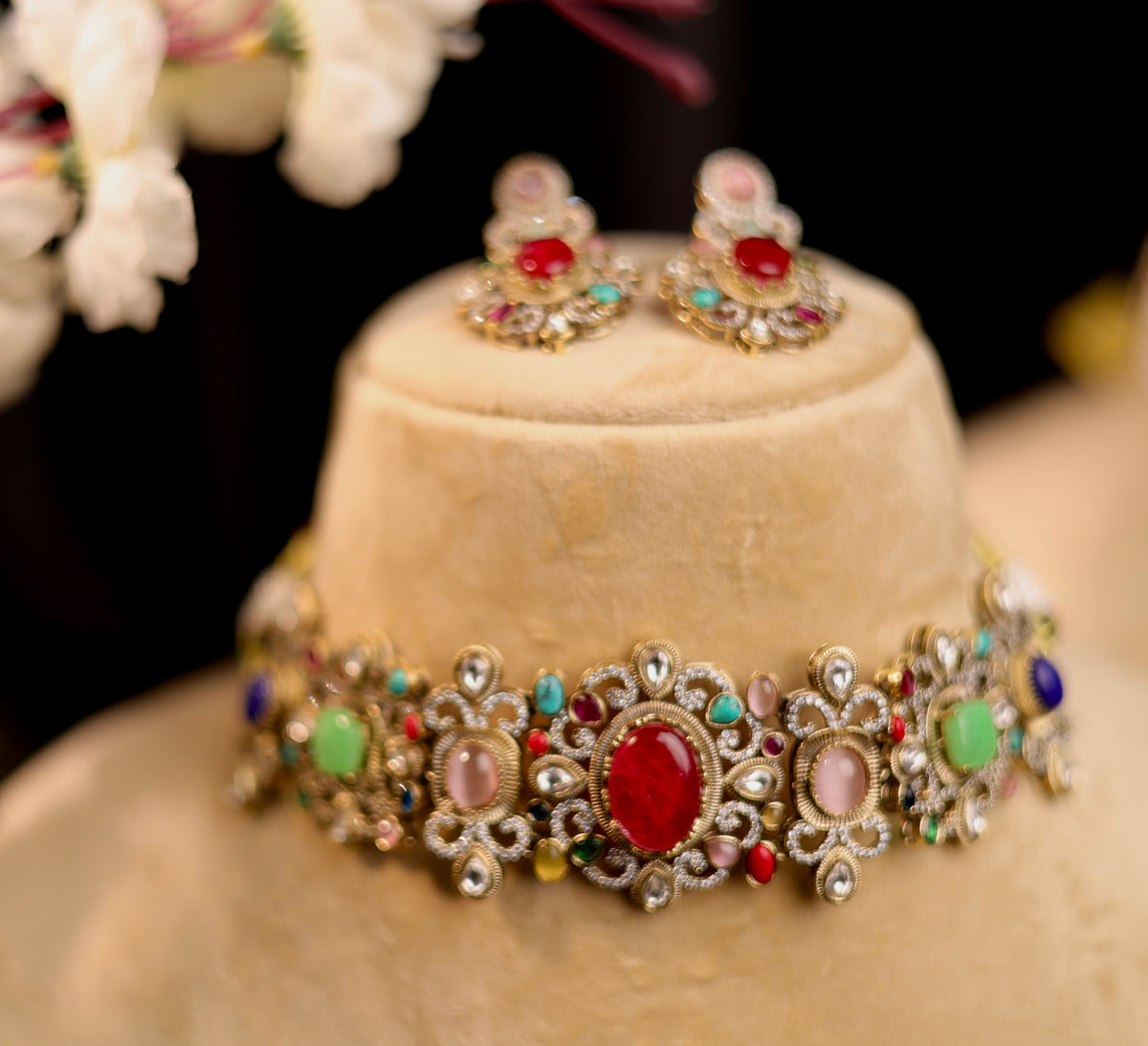 Elegant choker set