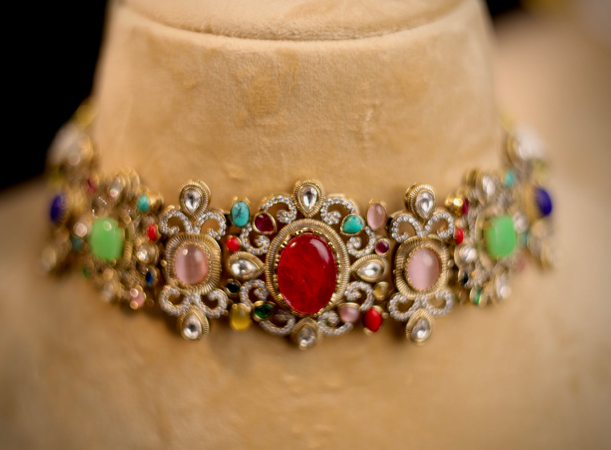 Elegant choker set