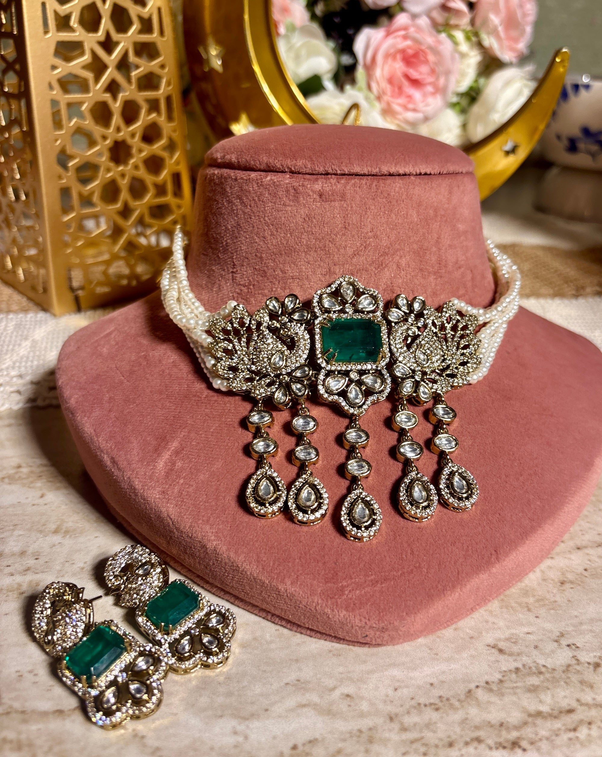 Elegant green stone choker set