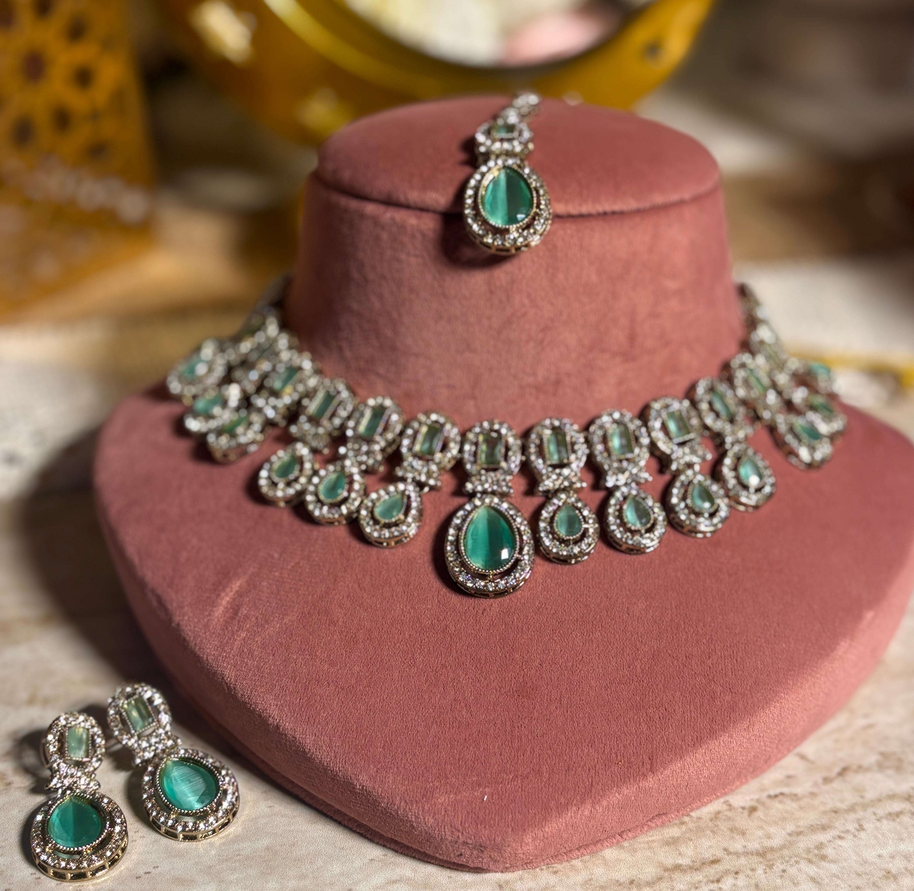 Elegant kundan choker Necklace Set
