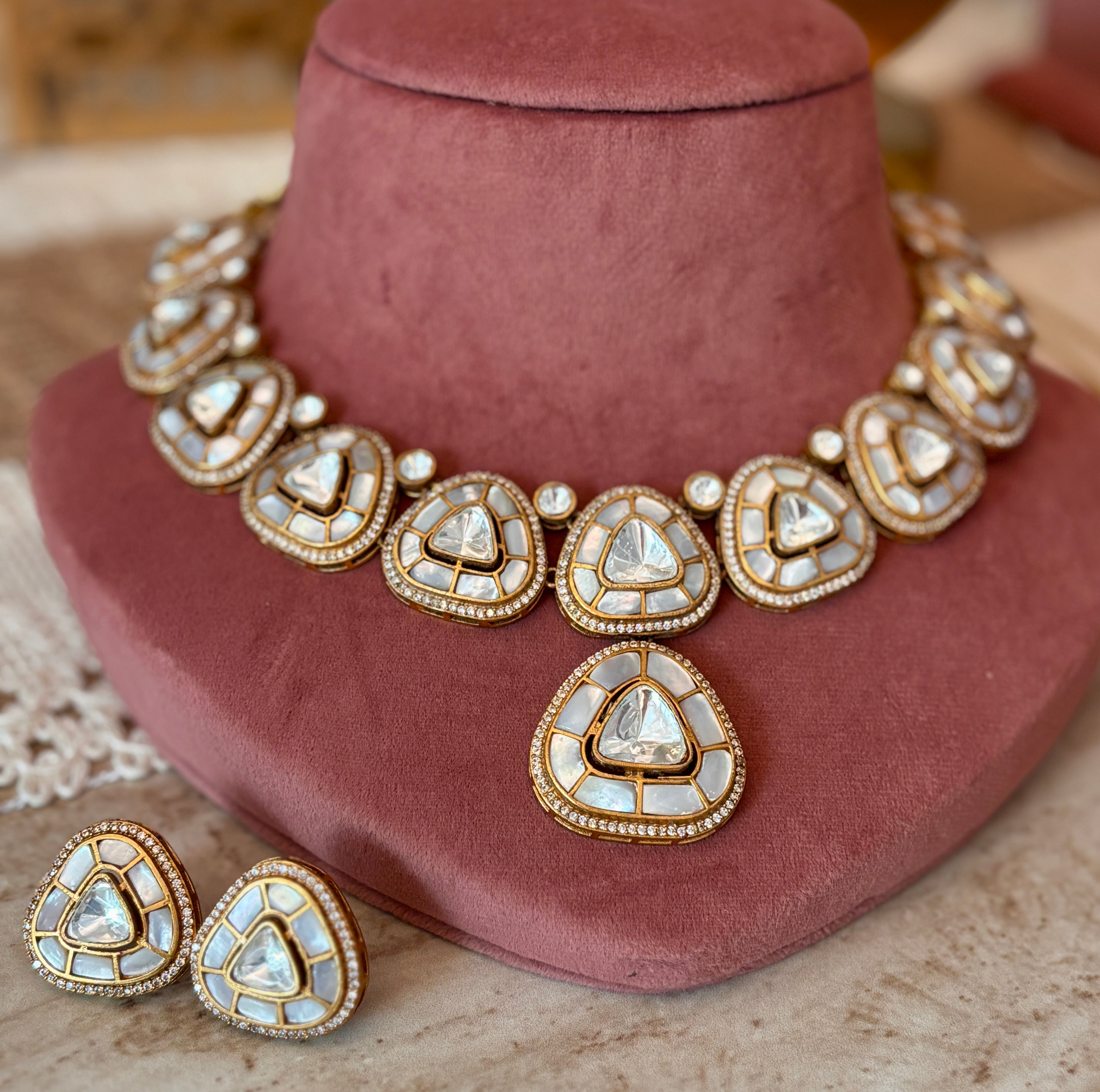 Mother of pearls Necklace Set