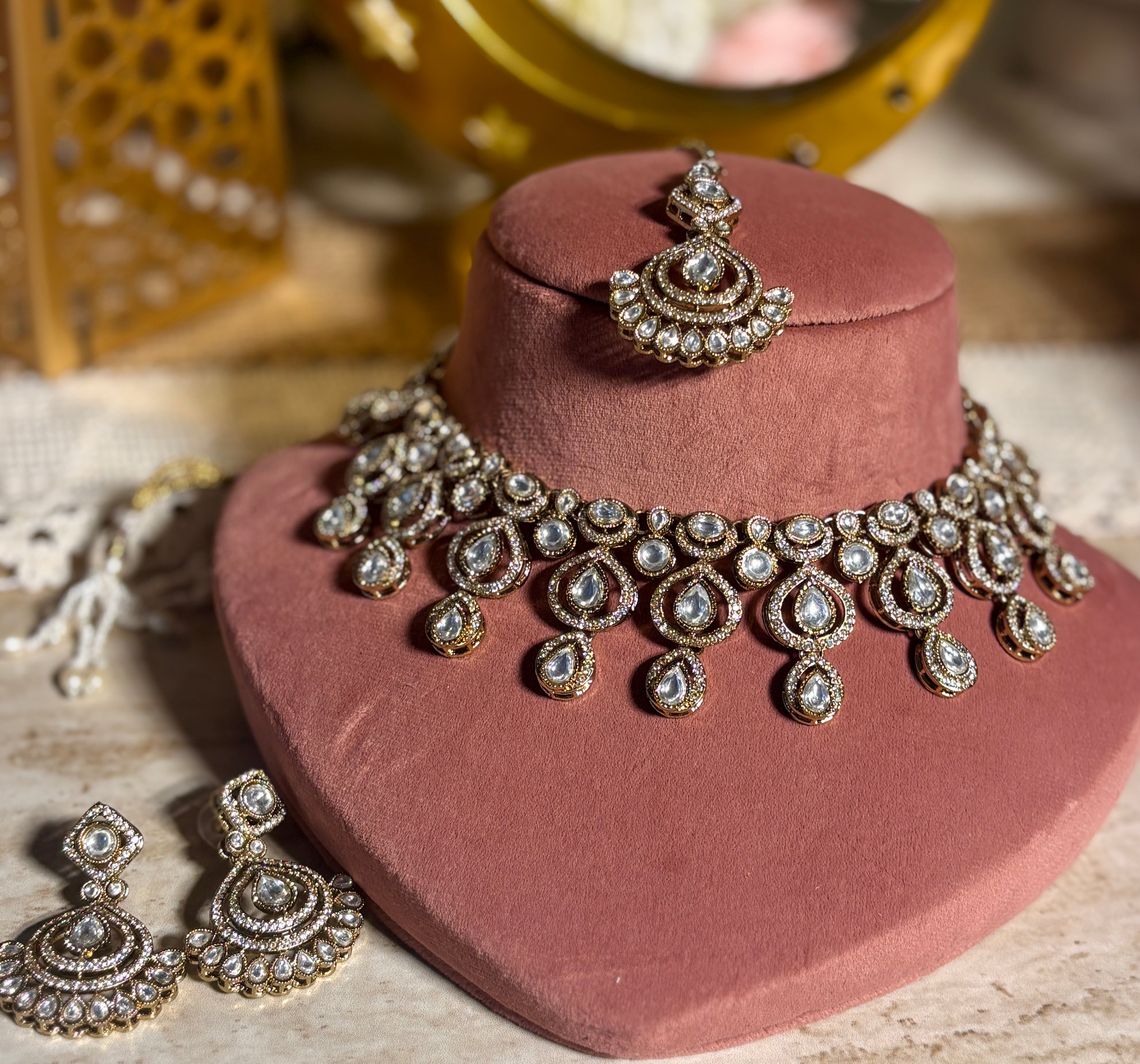 Antique White Multi Diamonds Necklace Set