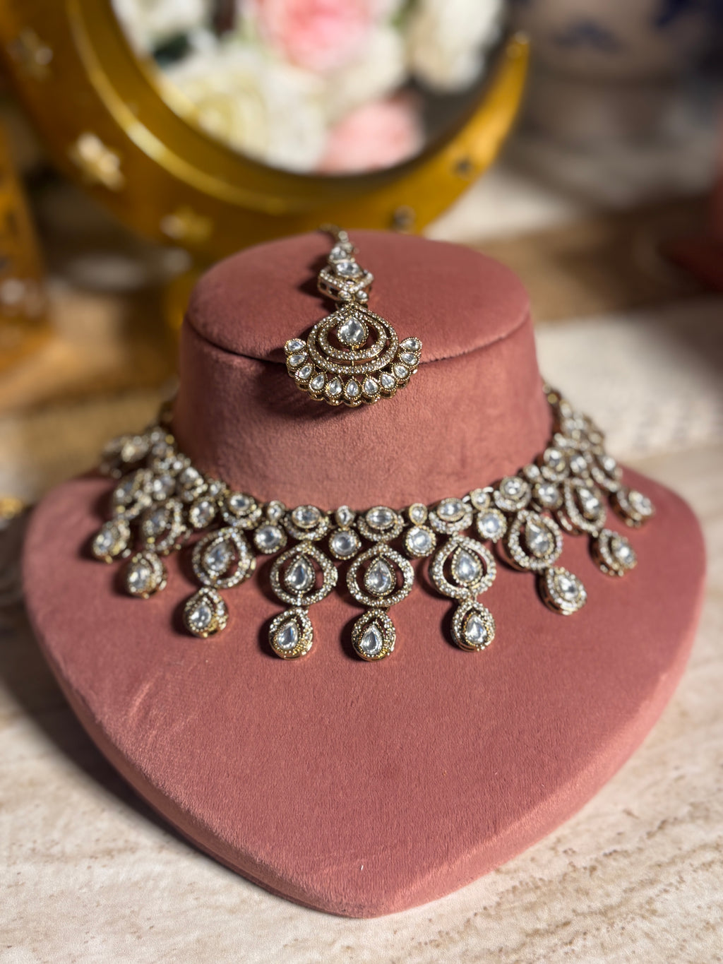 Antique White Multi Diamonds Necklace Set