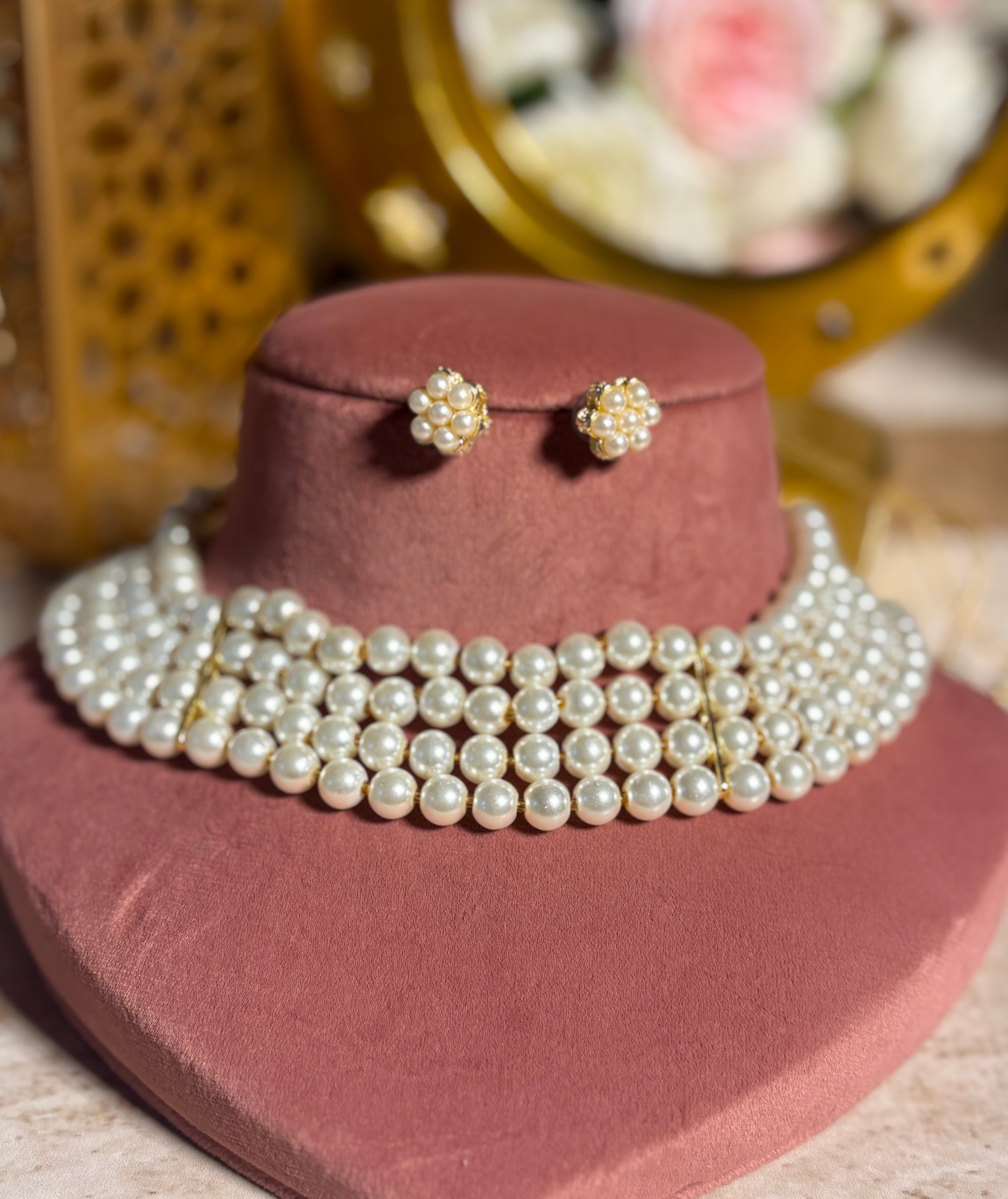 Elegant pearls choker set