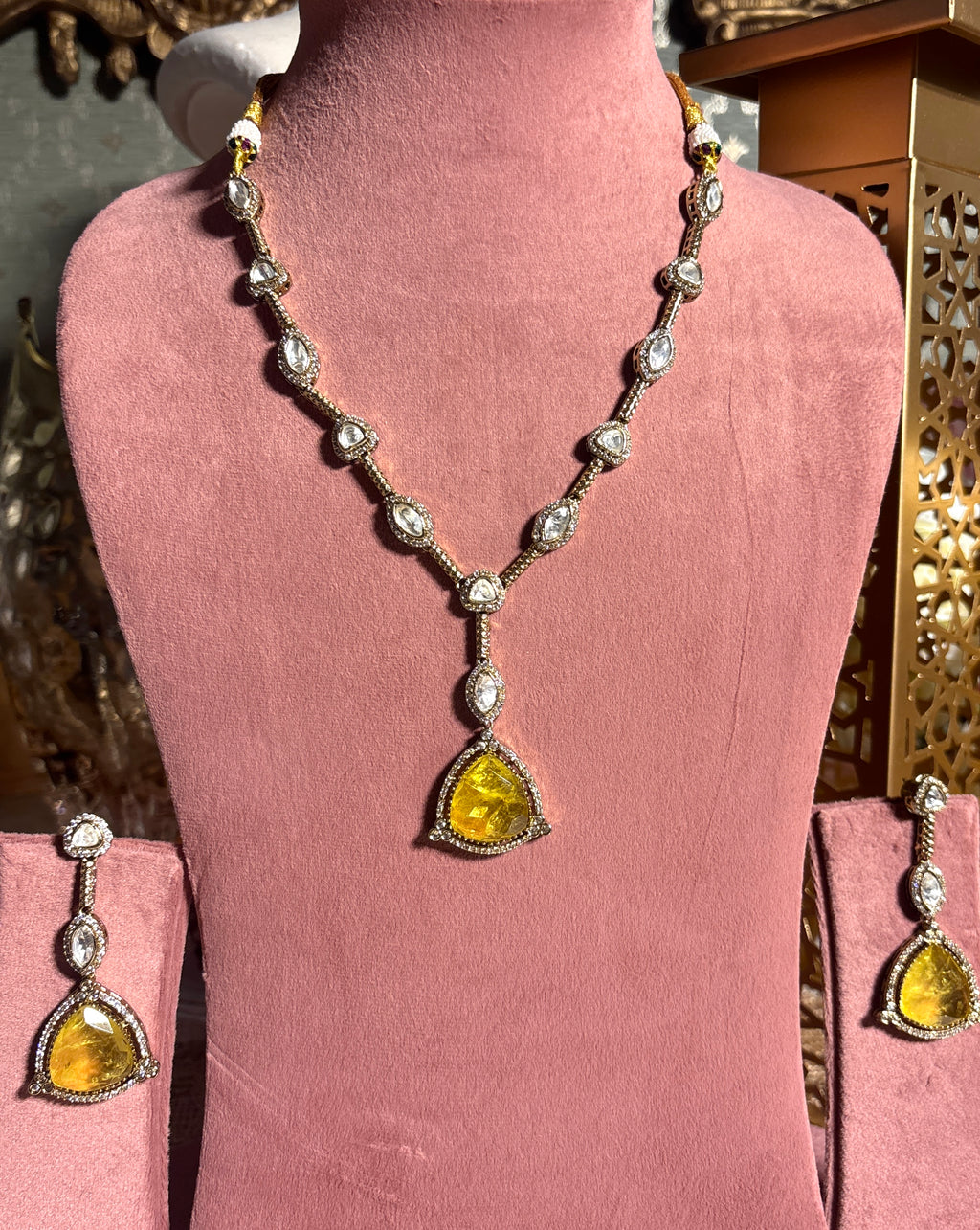 Topaz yellow stone necklace set