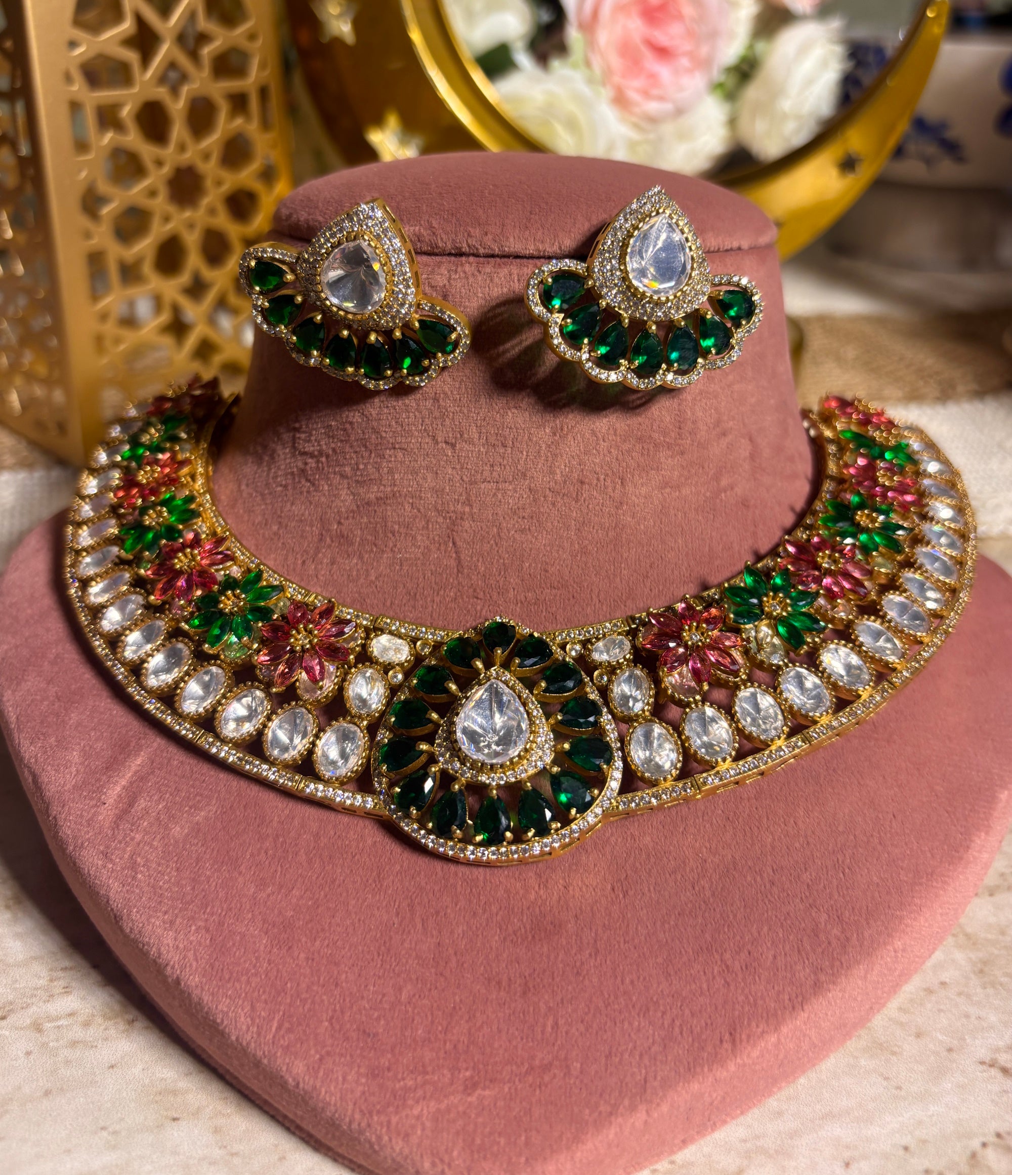 Multicoloured stone work set